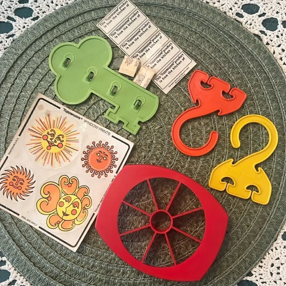 Vintage Tupperware set Apple slicer 2 hooks stickers key holder labels EVC